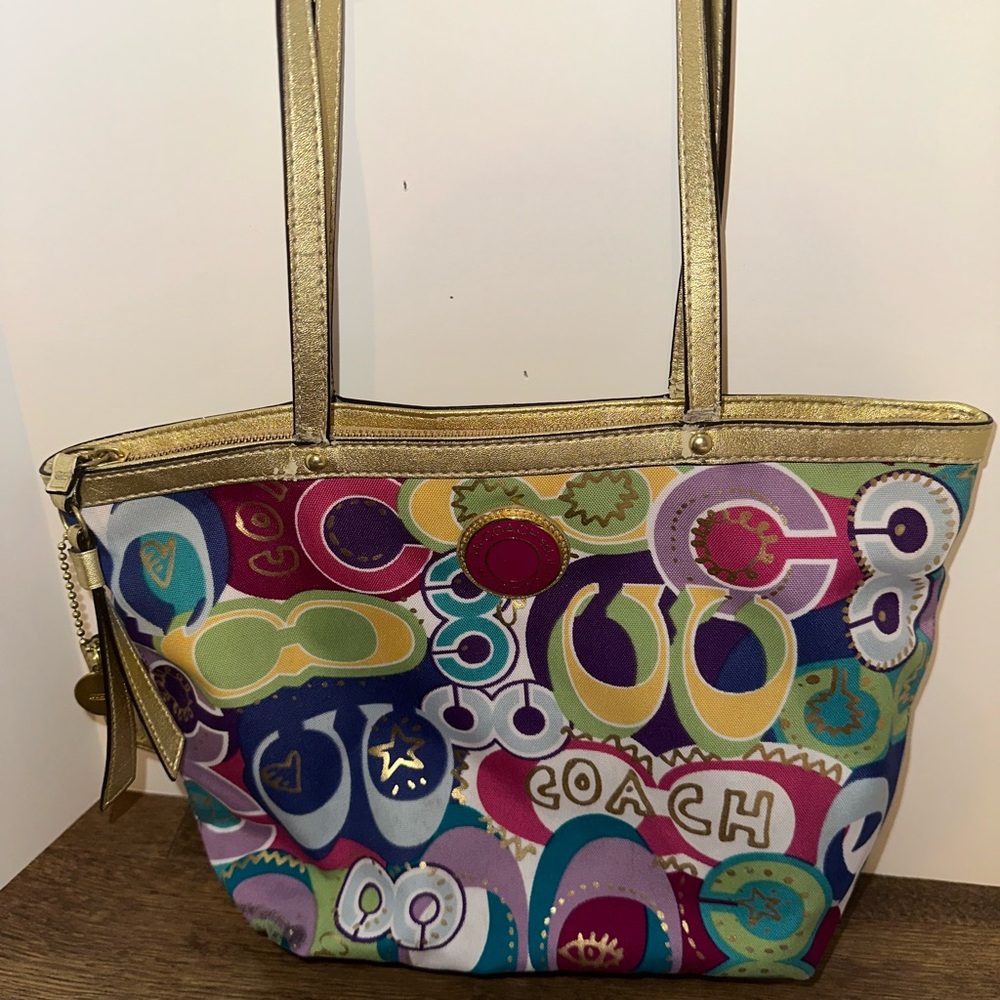 Coach Poppy Medium Gold Tote Bag with Vibrant Design - Picture 15 of 15